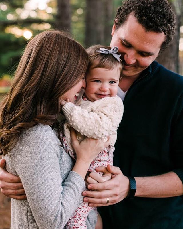 Oh my goodness, the squish!!! 😍😍😍 Just sent off this sweet family’s gallery and am absolutely dying over all the frames. #fallfamilyphotos